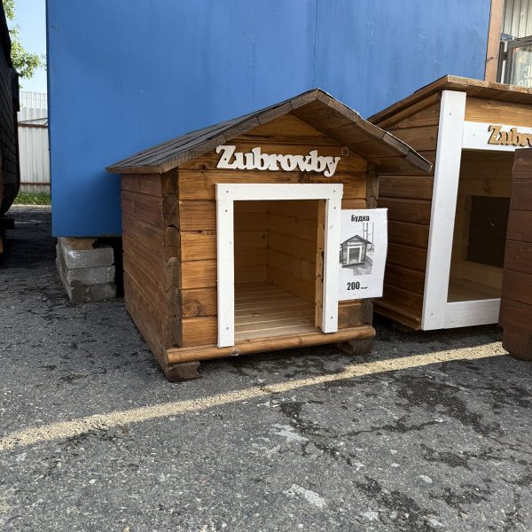 маленькая деревянная будка