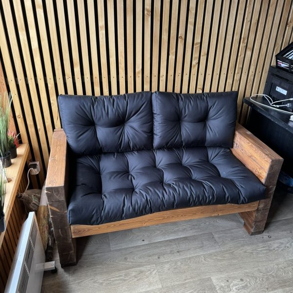 деревянный диван